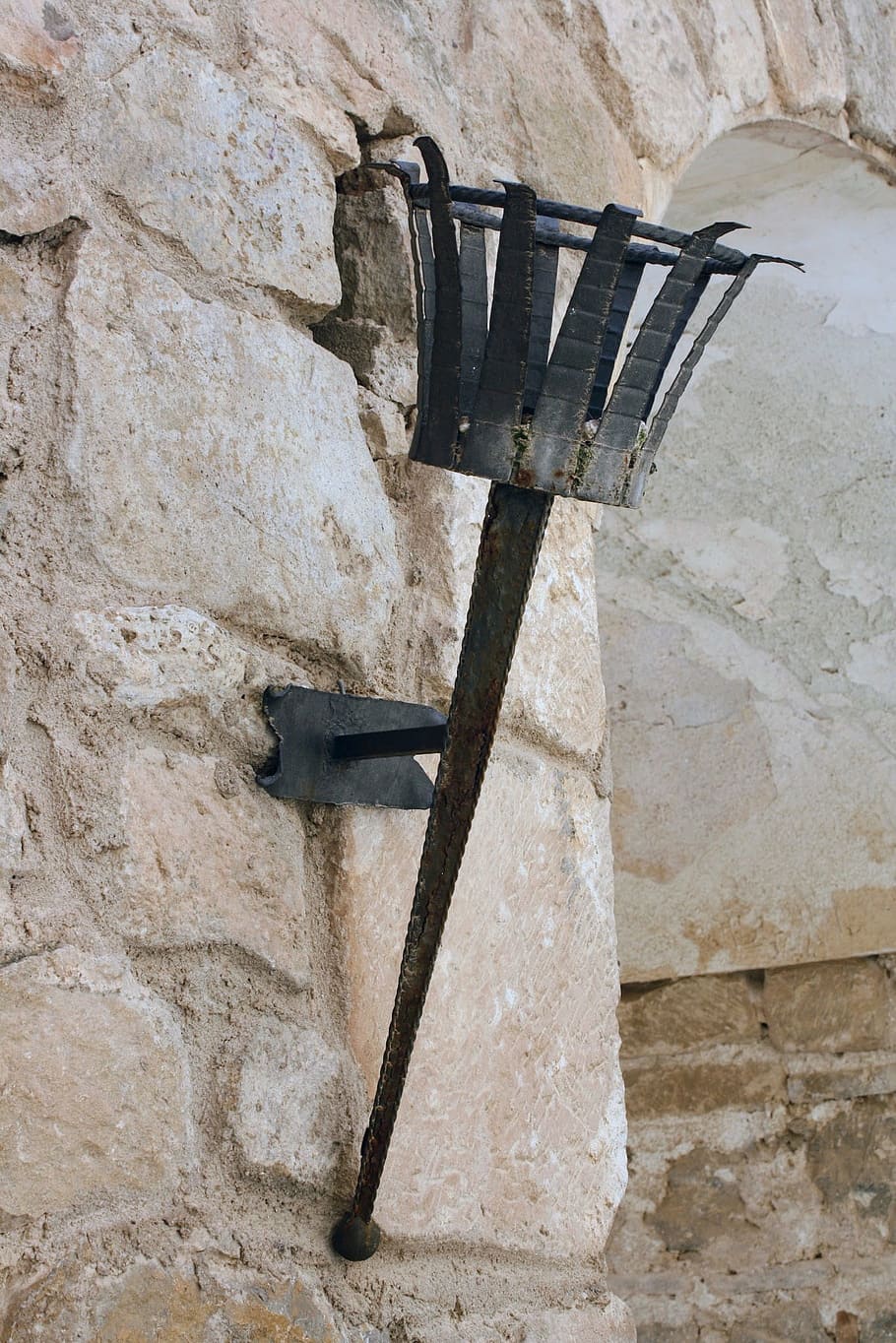 stone, outdoors, old, lamp, wall - building feature, architecture HD wallpaper