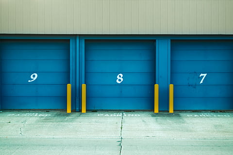 7 8 9 roller shutters, three blue garage doors during daytime HD wallpaper