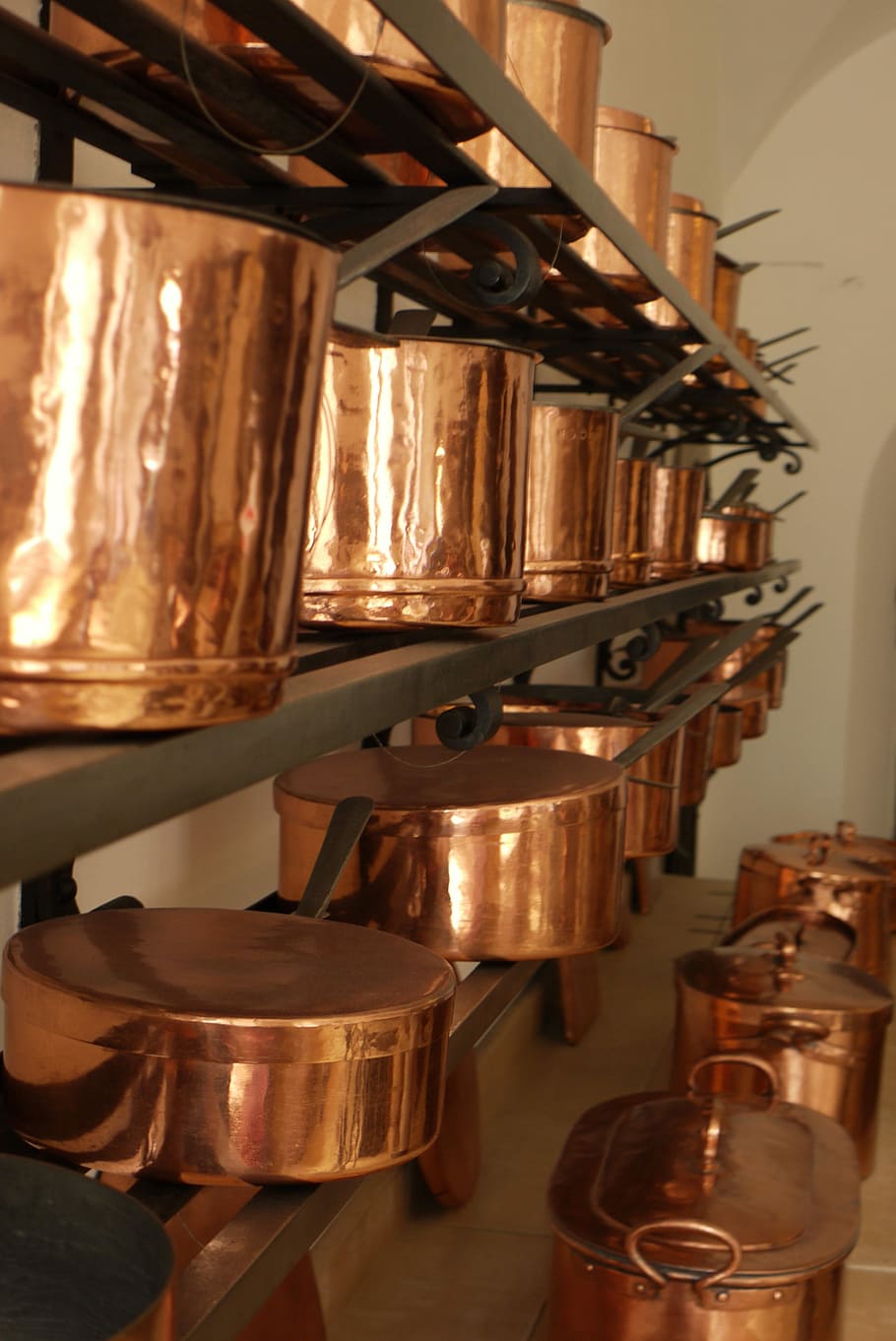 Neuschwanstein, Kitchen, Copper, Pans, utensil, kitchenware HD wallpaper