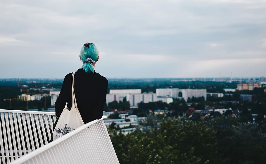 woman standing beside handrails, woman carrying white bag standing near railing HD wallpaper