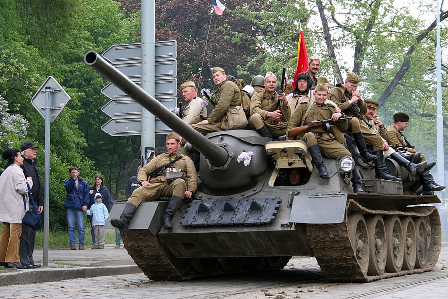 Soldiers sitting on the tank, parade, public domain, army, military, HD wallpaper