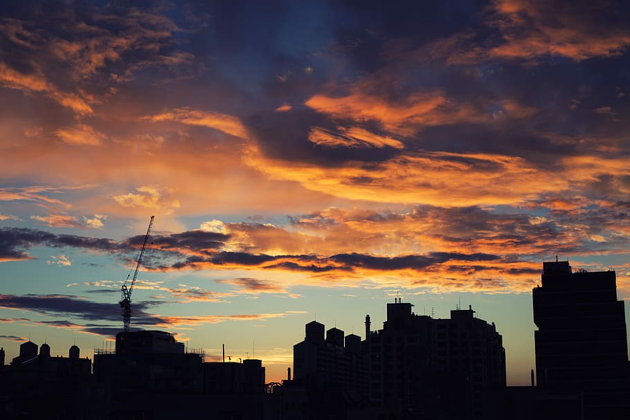silhouette photography of city building, silhouette of city under orange sky HD wallpaper