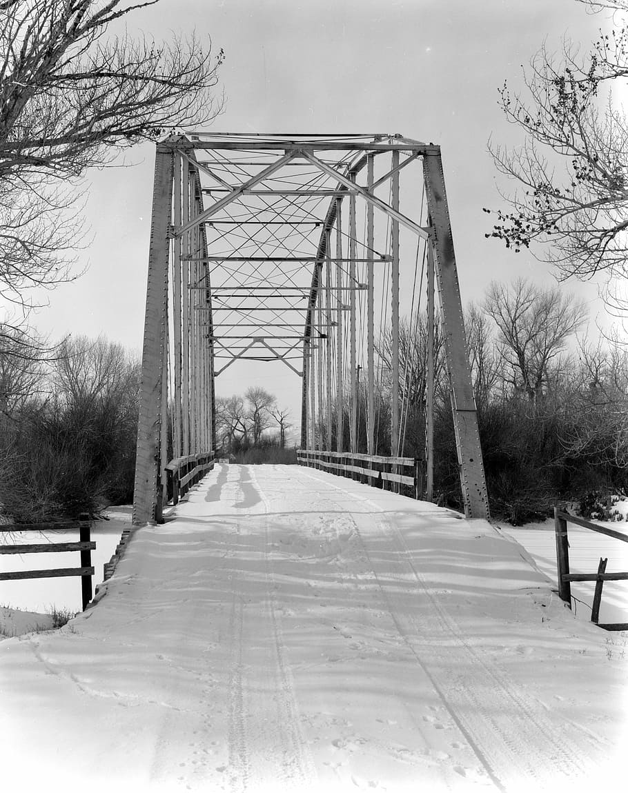 Pick Bridge over the North Platte River in Saratoga, Wyoming, HD wallpaper