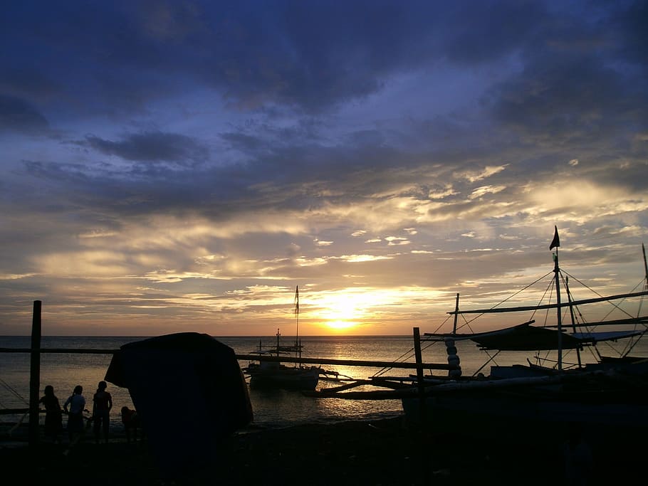 boats-people-ocean-beach.jpg