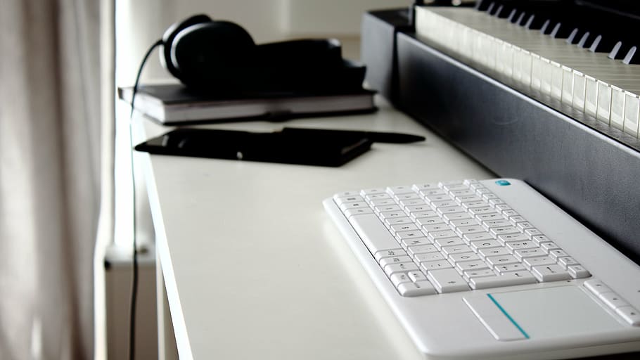 workplace, keyboard, desk, computer keyboard, office, pc, calculator HD wallpaper