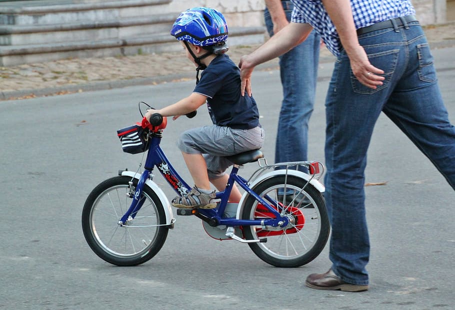 Ride on outlet push bike