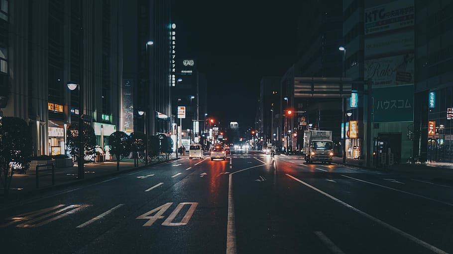 highway on city during nighttime, grey asphalt road during nighttime HD wallpaper