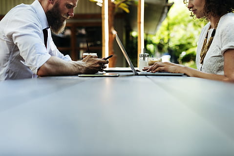 shallow focus photography of man and woman leaning on table HD wallpaper