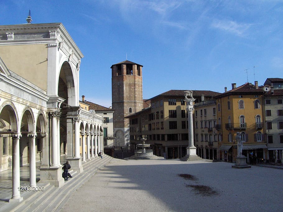 Piazza della Libertà and the Loggia di San Giovanni in Udine, Italy, HD wallpaper