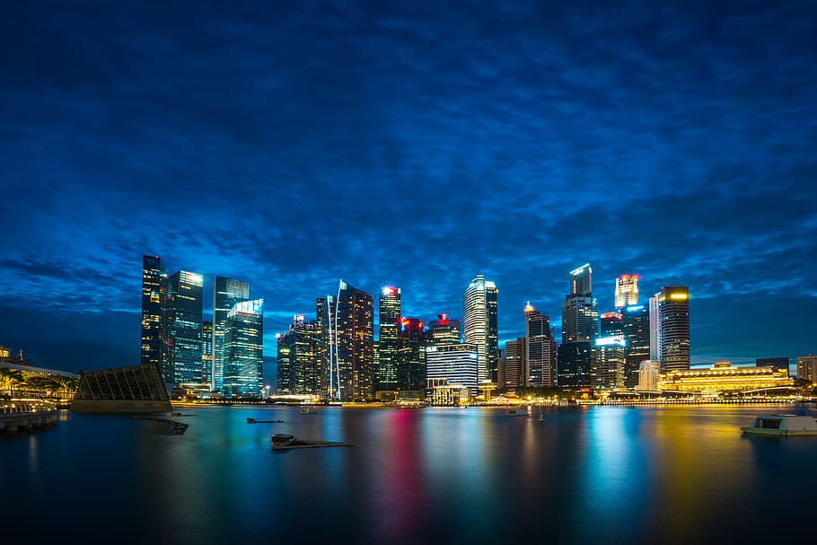 city buildings beside body of water under cloudy sky, Singapore Skyline HD wallpaper