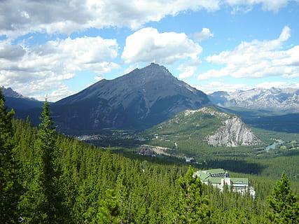 Scenic Landscape of the Canadian Rockies in Banff National Park, Alberta, Canada HD wallpaper