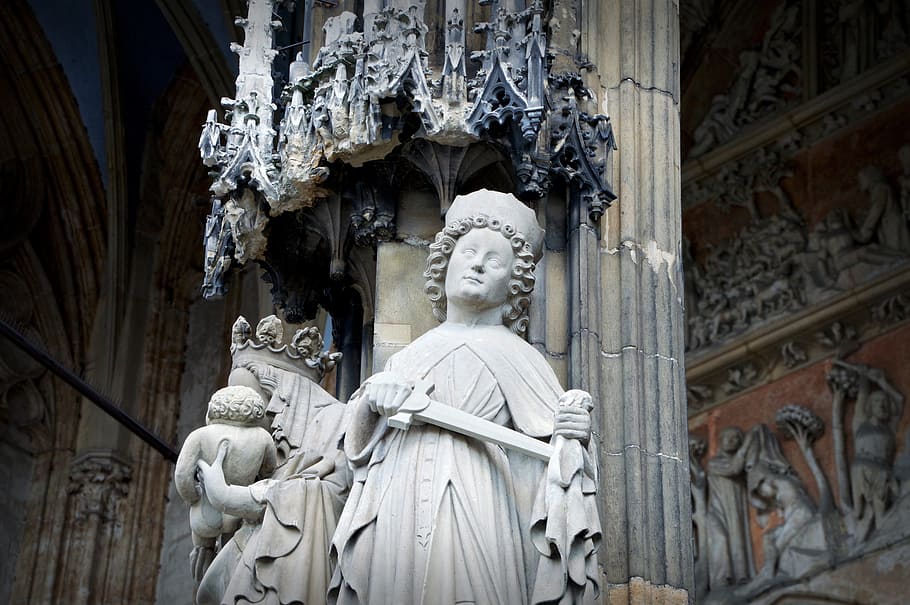 concrete wall art, gate, figures, ulm cathedral, input, statues HD wallpaper
