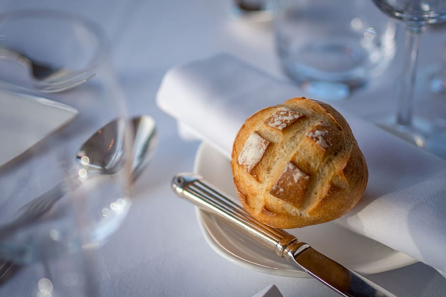 cooked bread beside knife, roll, napkin, elegant, food, lunch HD wallpaper
