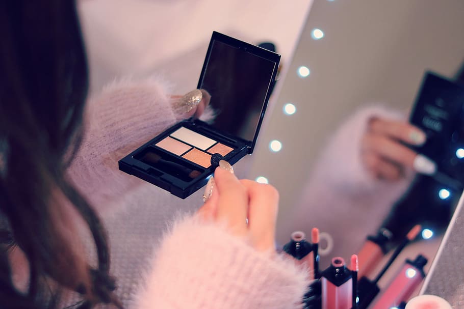 woman holding makeup palette, women, people, one Person, technology HD wallpaper