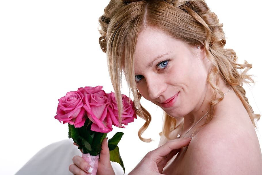 woman holding pink rose bouquet, bride, smiling, flowers, wedding, HD wallpaper