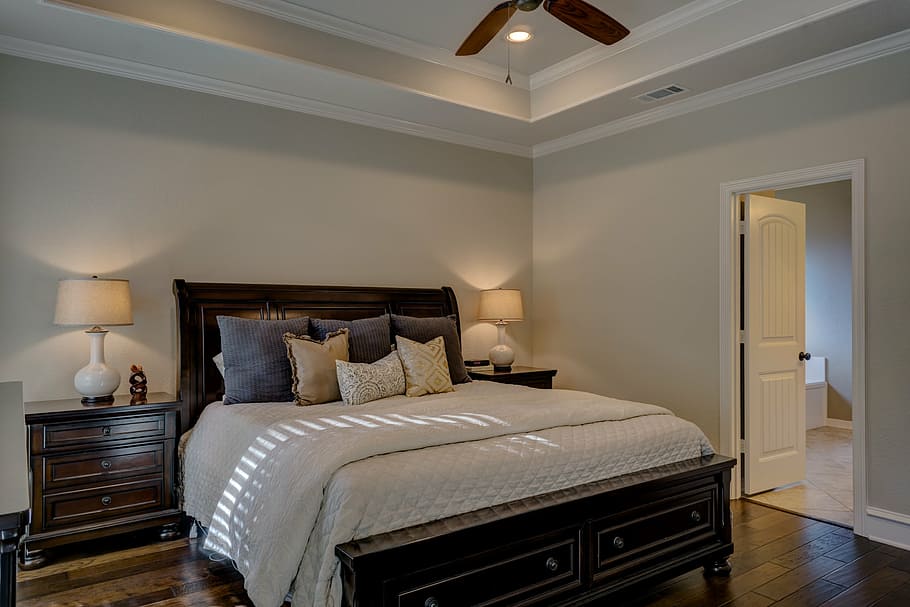 white comforter and black frame, bedroom, real estate, interior design