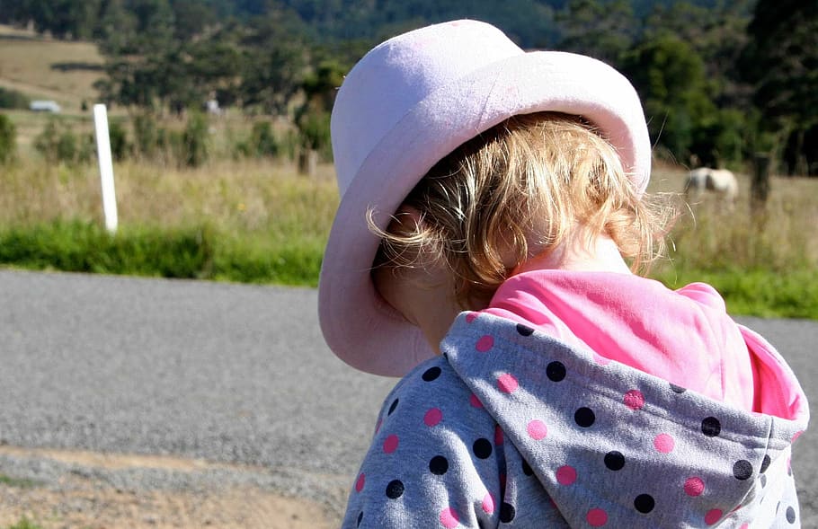 girl looking down, sad, frustrated, hat, child, depressed, childhood HD wallpaper