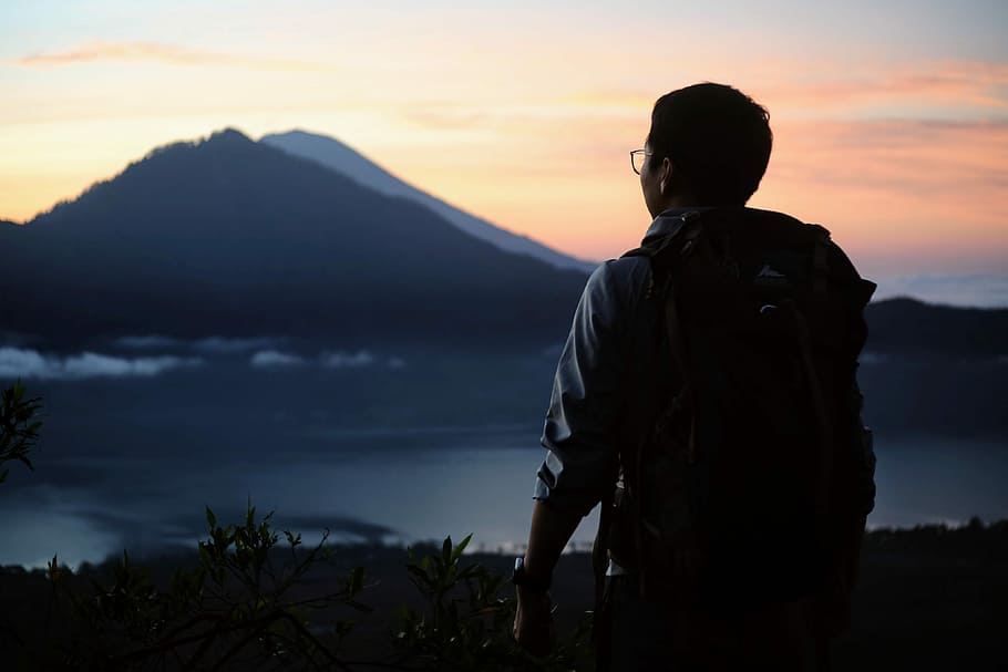 Looking at mount Agung from Batur in Bali island, person viewing mountain, HD wallpaper