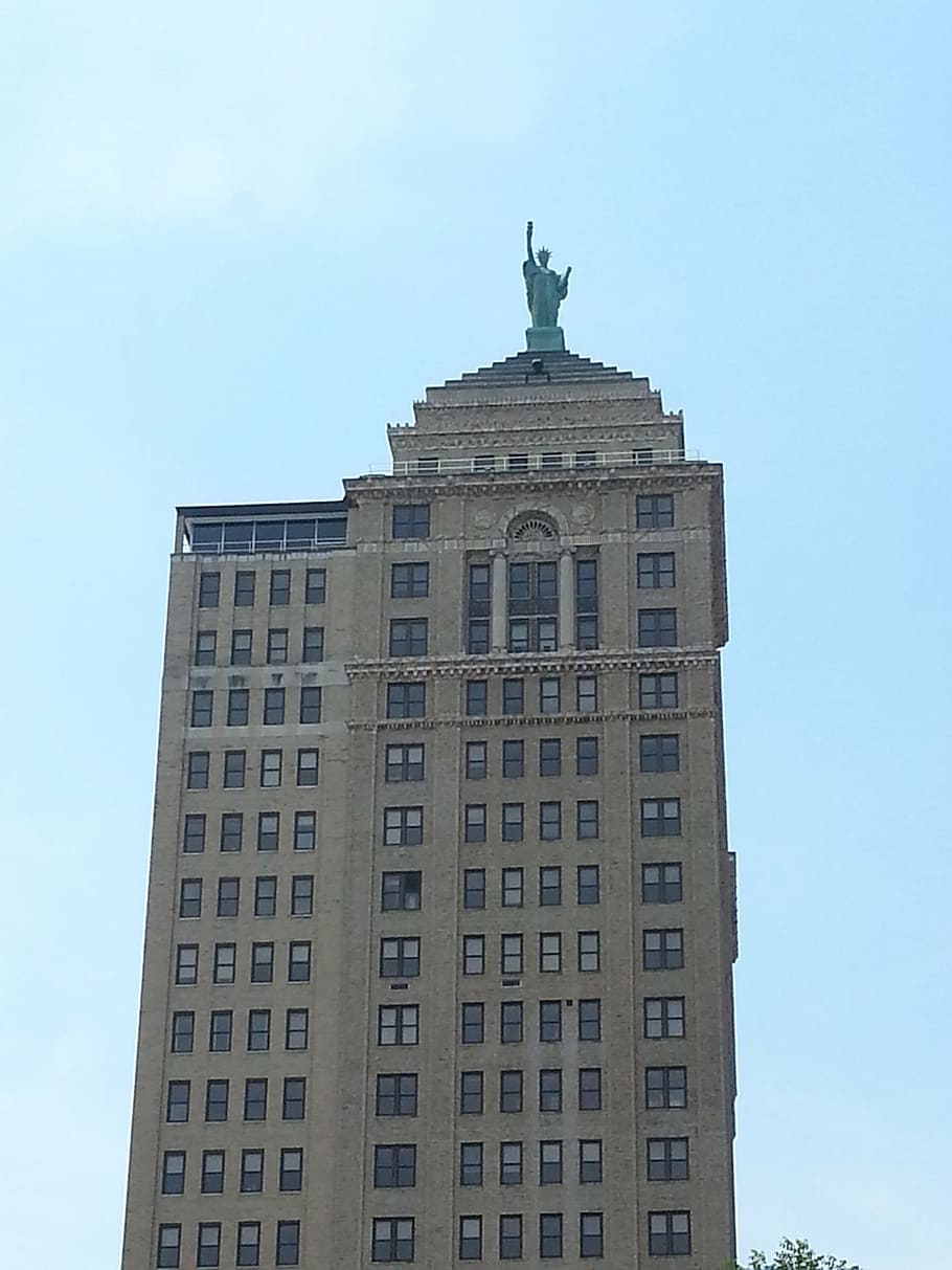 Liberty building. Либерти Билдинг. Буффало здание свободы. Дом на свободе. Здание не свободы.