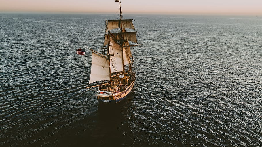 brown sailboat in beach under white sky, beige and white galleon ship on ocean HD wallpaper