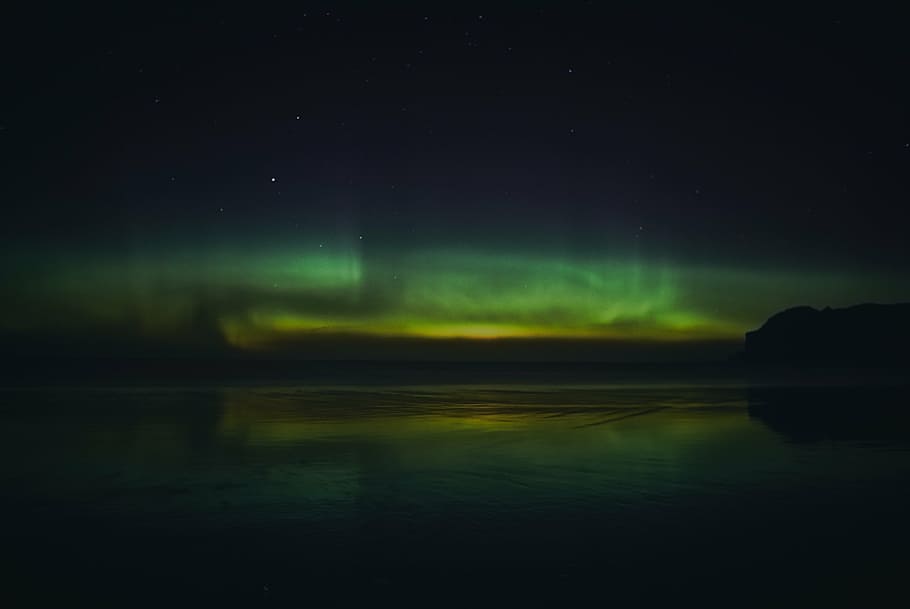 photo of body of water under sky at nighttime, aurora, green HD wallpaper