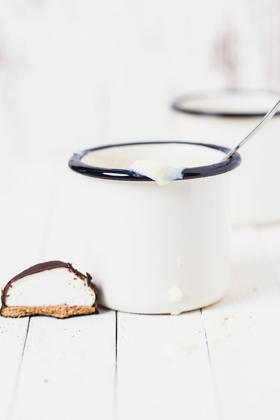 shallow focus photography of white ceramic cup, chocolate with cream HD wallpaper