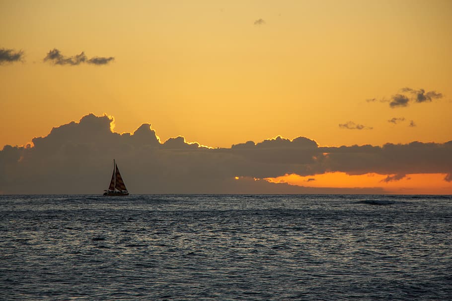 sail boat in The sea during sunset, sailboat, hawaii, colors, HD wallpaper