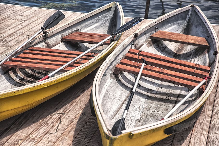 photography two yellow-and-brown wooden canoes during daytime, HD wallpaper