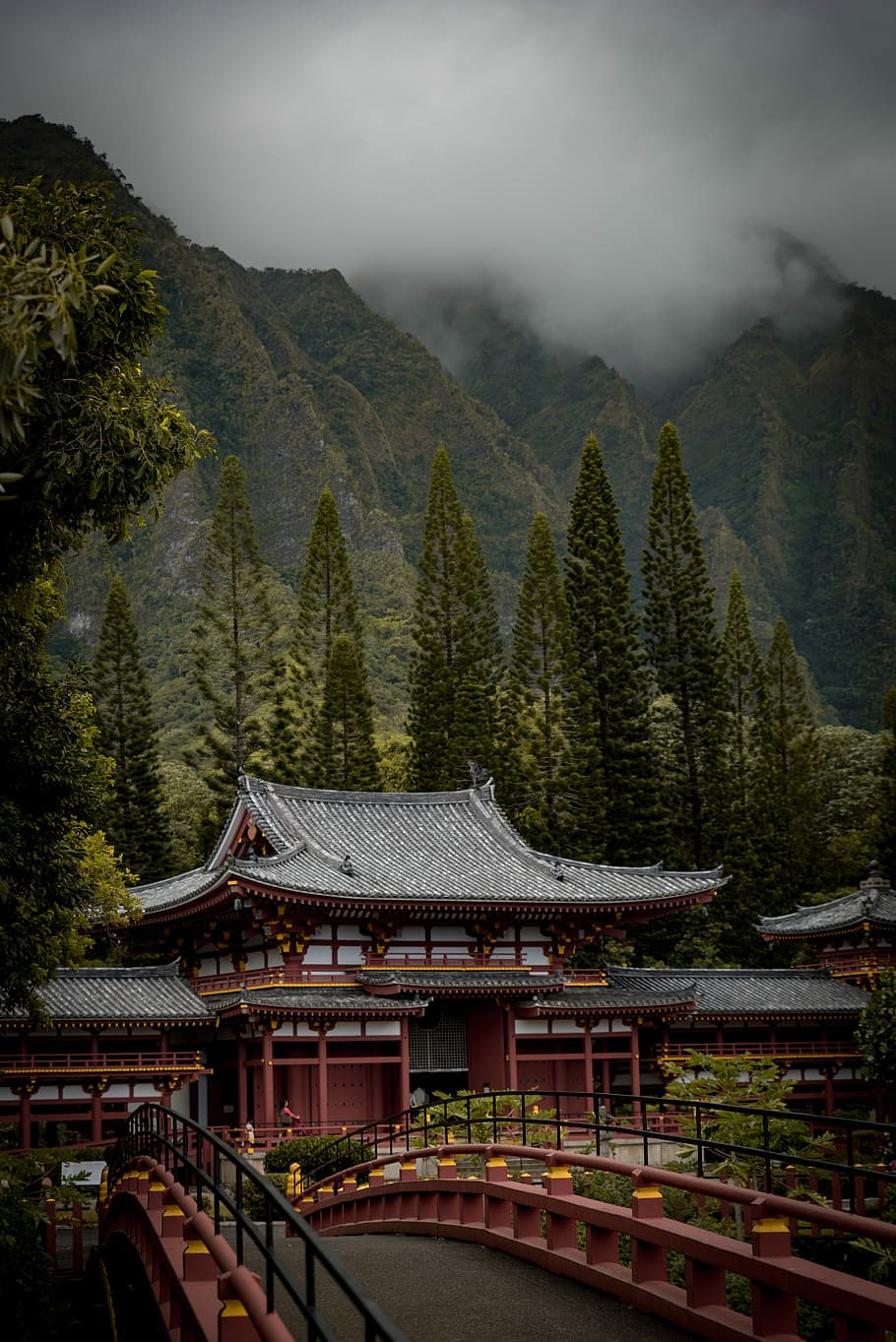 temple with bridge near mountain range, photo of gray and white house surrounded by plants HD wallpaper