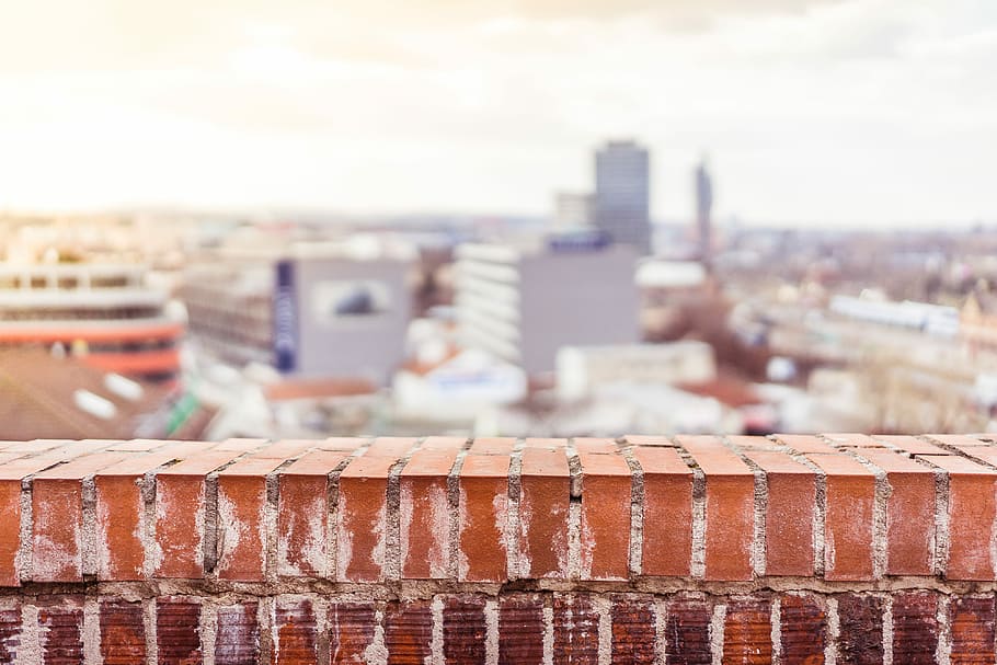 Empty Brick Wall with Blurred City View Background, bricks, cityscapes HD wallpaper