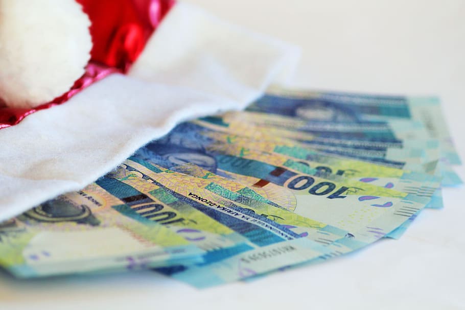 100 banknote on white textile, christmas money, billing, gratuity, HD wallpaper