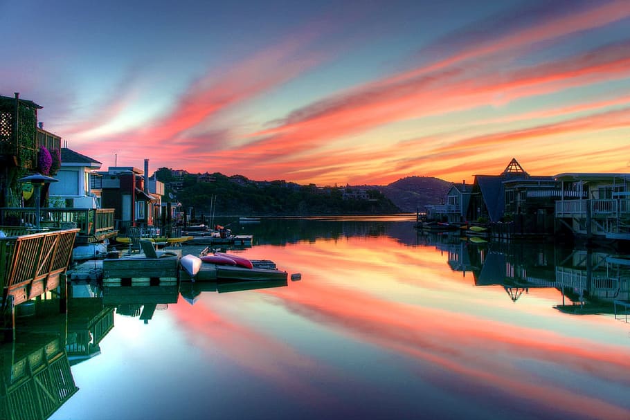 body of water in between residential buildings, sunset, coast HD wallpaper