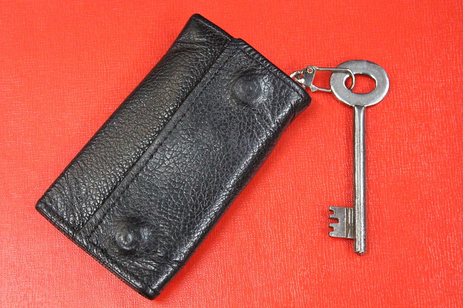 leather key case wallet, key chain, red, studio shot, metal HD wallpaper