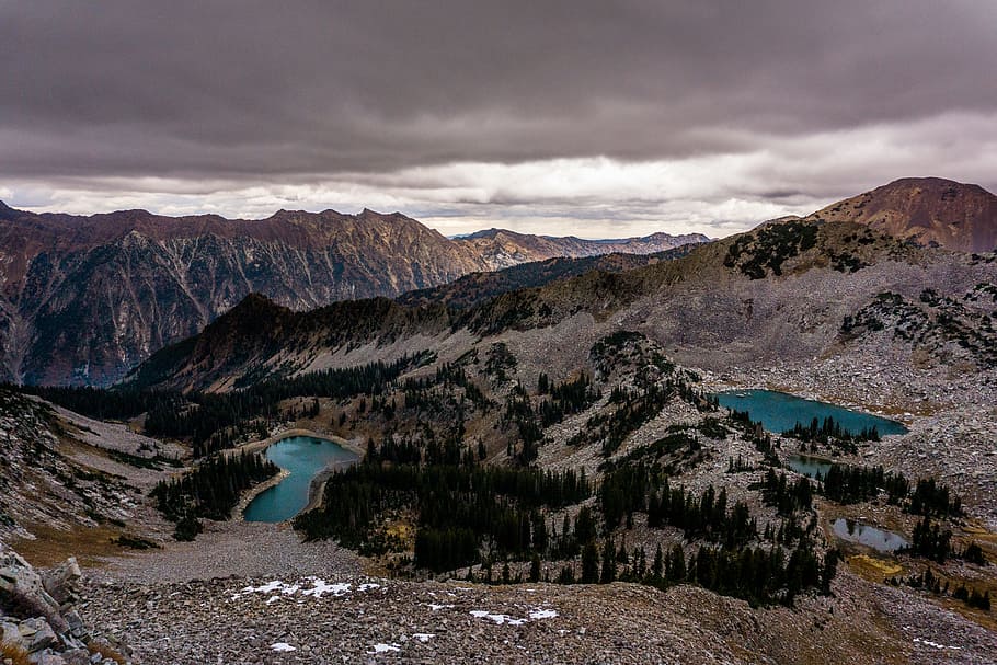 aerial photography of lake surround by mountains, bird's eyeview photo of mountain with body of water HD wallpaper