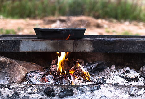 cast-iron pan on fire outside house, crying pan onburning wood HD wallpaper