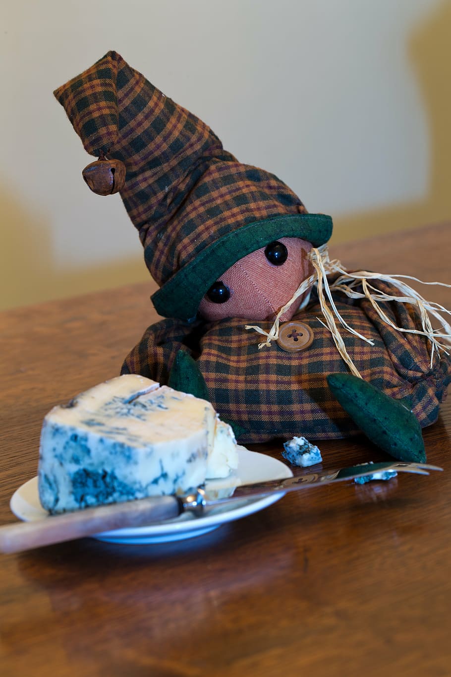 stuffed toy, mouse, slumped, bell cap, check suit, gorgonzola cheese HD wallpaper