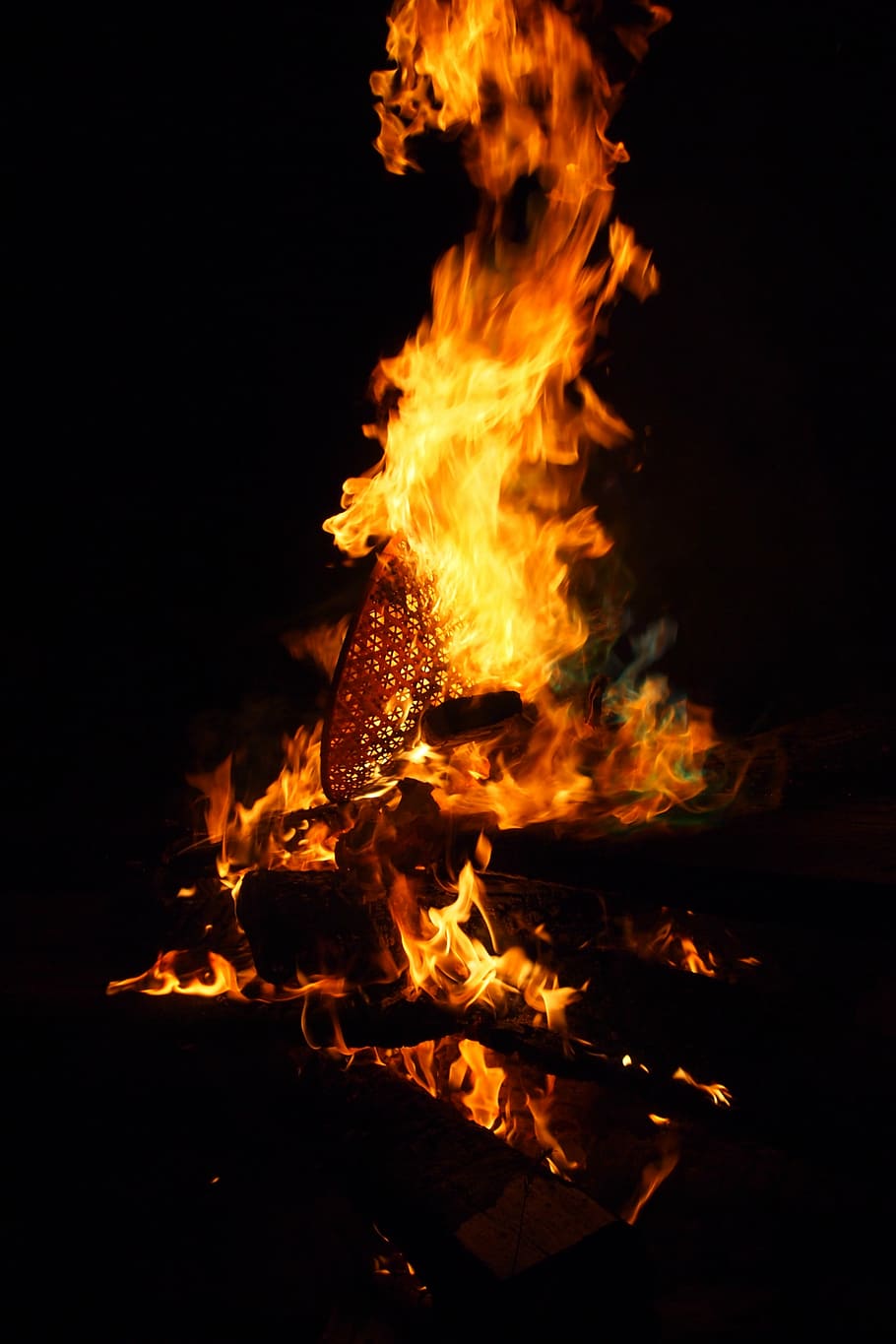 fire, campfire, bonfire, hot, heat, blaze, warm, cabin, blazing HD wallpaper