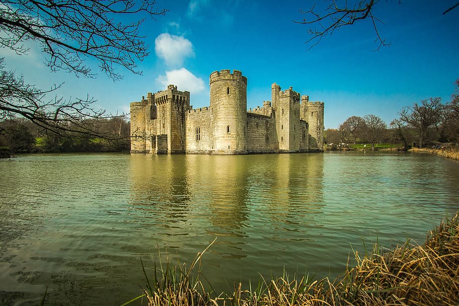 castle in the body of water, bodiam castle, lake, monument, england, HD wallpaper