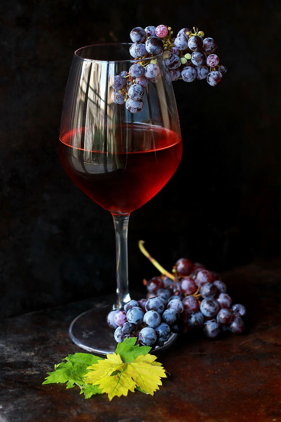 Wine and grapes, drink, fruit, glass, red, alcohol, wineglass, HD wallpaper