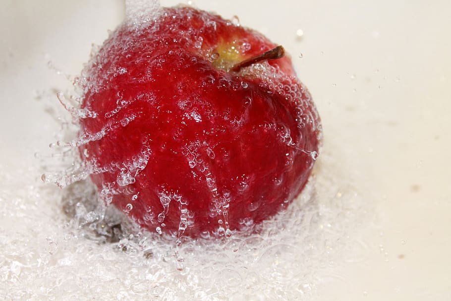 frozen red apple, wet, water splashes, fruit, food, freshness HD wallpaper