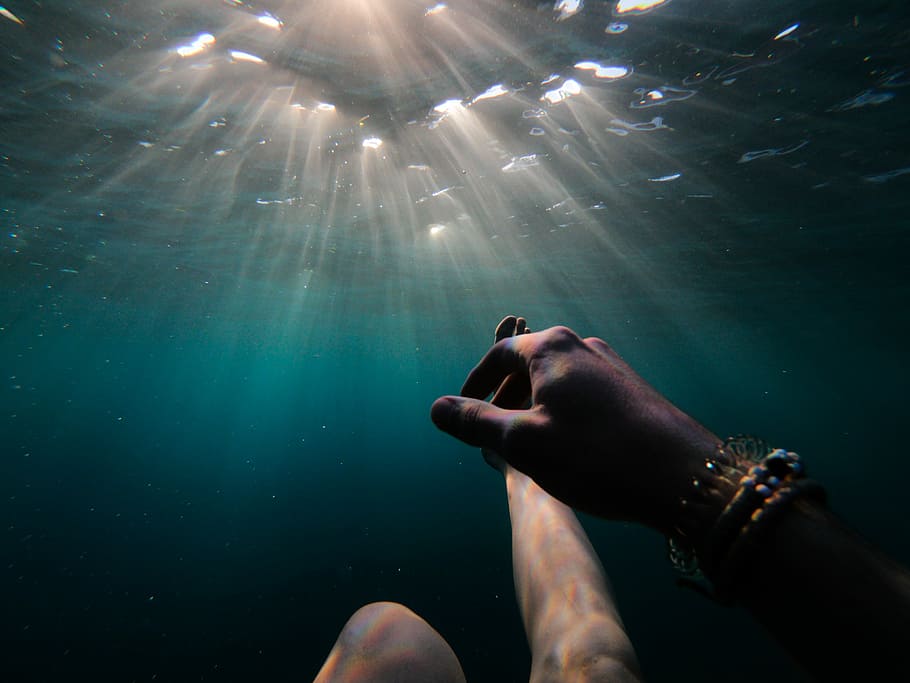person in water, person under water, nature, sea, rainbow, bubble HD wallpaper