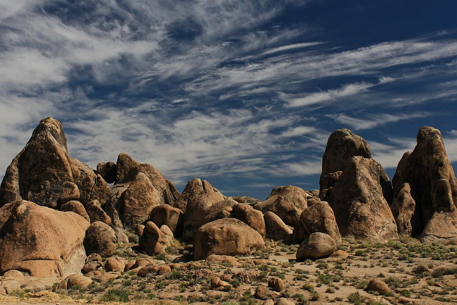 large rocks in desert, brown rock formation under blue sky at daytime HD wallpaper