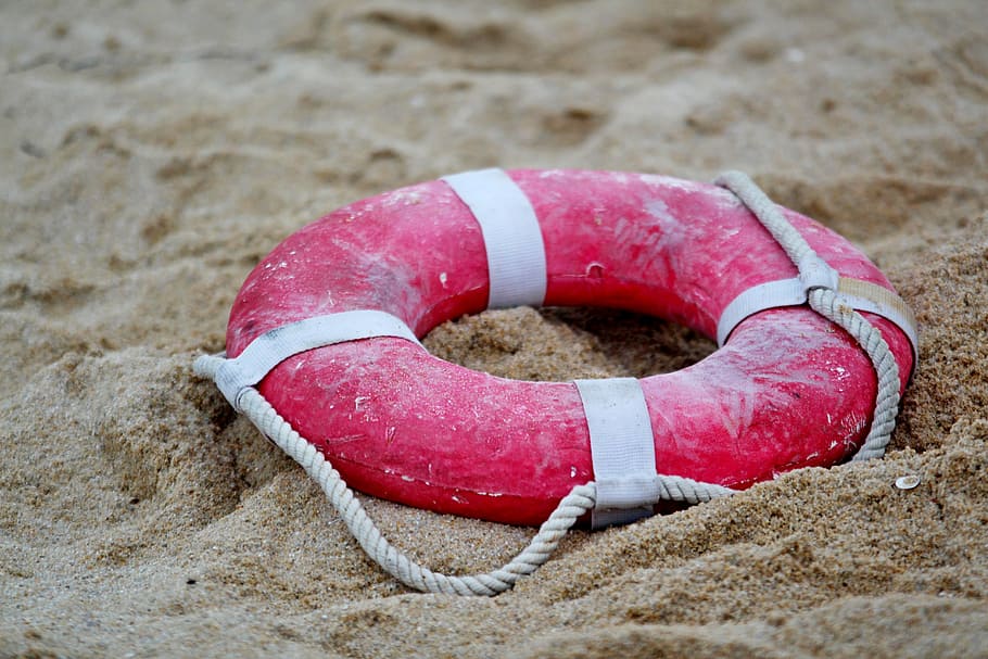 red lifeguard ring on sand, structure, sea, beach, gumyeonghwan HD wallpaper