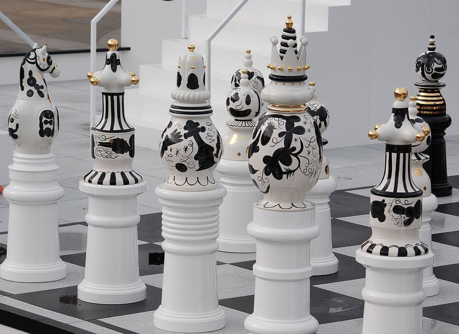white chess pieces on board, trafalgar square, strategy, king, HD wallpaper