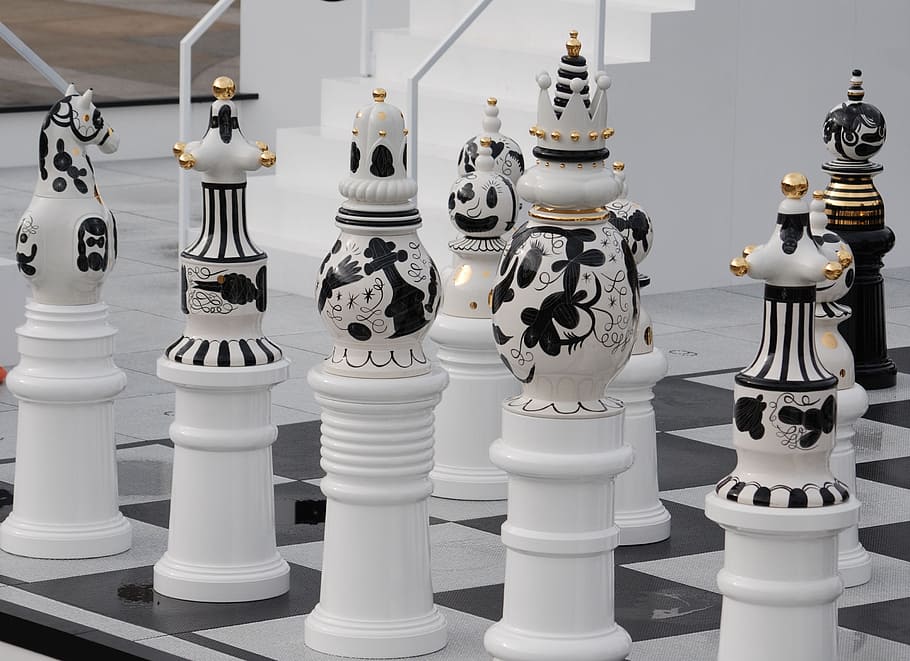 white chess pieces on board, trafalgar square, strategy, king HD wallpaper