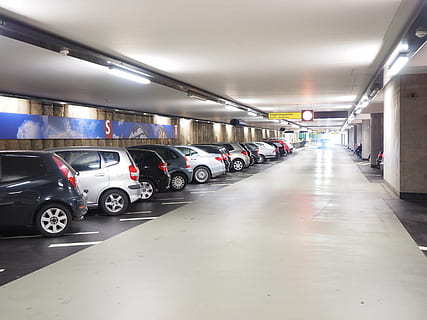 72,000+ Car Parking Pictures