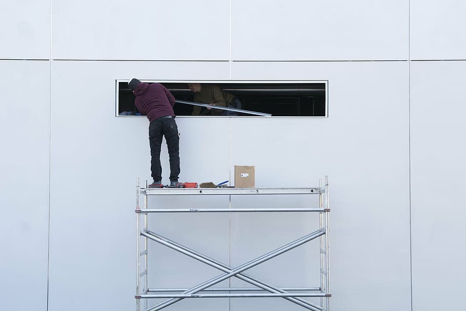 man standing on gray scaffolding, construction workers, facade HD wallpaper