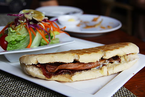 Burger, Panini, Coffee, Tea, Breads, breakfast, cafe, yummy HD wallpaper