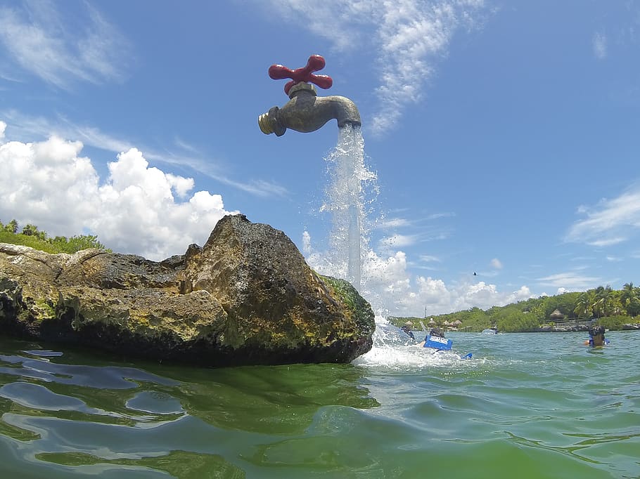 Water jumping. Скульптура прыжок в воду. Места природа странные купания. Кран спорт. Картинки рай прыгаю воду.