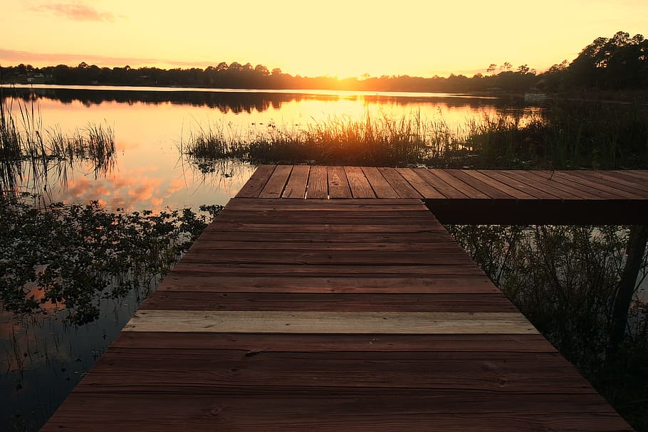 photography of brown wooden board, brown sea dock above body of water HD wallpaper